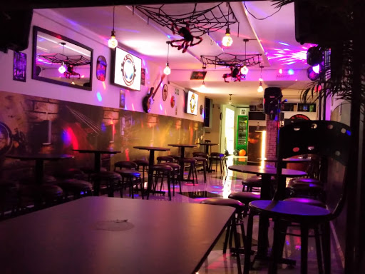 La tarima karaoke bar Medellín