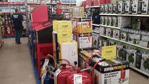 Hardware Store «Harbor Freight Tools», reviews and photos, 2658 Peters Creek Pkwy, Winston-Salem, NC 27127, USA