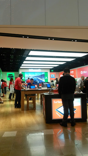 Computer Store «Microsoft Store - Chandler Fashion Center», reviews and photos, 3111 W Chandler Blvd, Chandler, AZ 85226, USA