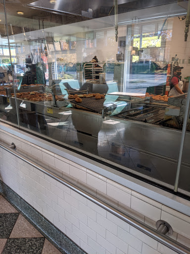Bakery «Krispy Kreme Doughnuts», reviews and photos, 16415 NW Cornell Rd, Beaverton, OR 97006, USA
