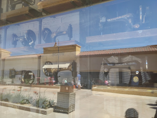 Shopping Mall «Desert Hills Premium Outlets», reviews and photos, 48400 Seminole Dr, Cabazon, CA 92230, USA