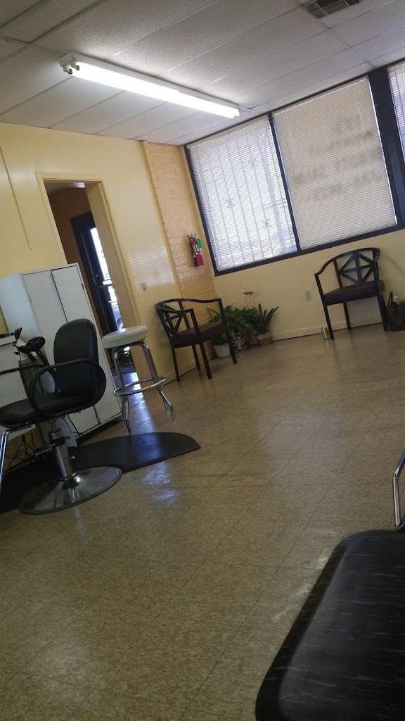 Worth It Beauty Salon 76119