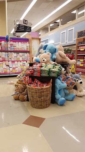 Grocery Store «Kroger», reviews and photos, 5161 Hampsted Village Center Way, New Albany, OH 43054, USA