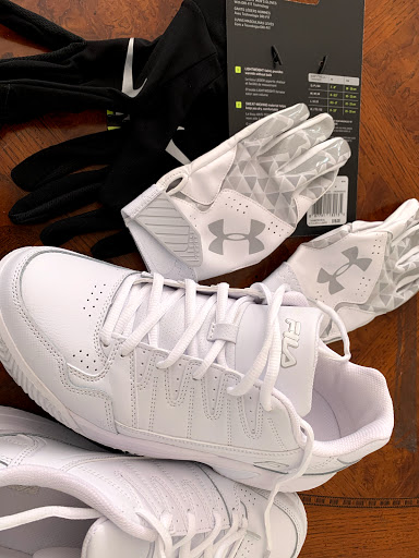 Sporting Goods Store «Big 5 Sporting Goods», reviews and photos, 18621 Main St, Huntington Beach, CA 92648, USA