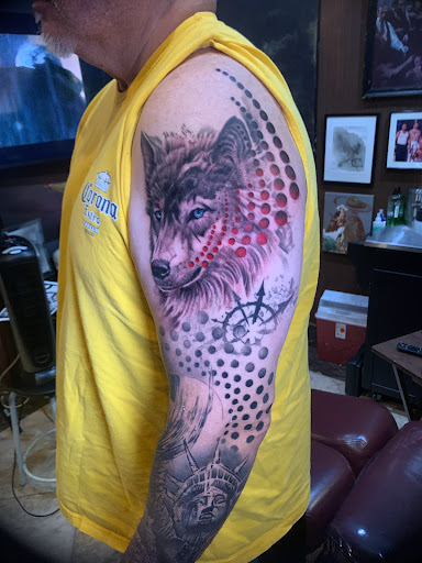 Tattoo Shop «Hollywood Stars Tattoo», reviews and photos, 9200 S Sepulveda Blvd, Los Angeles, CA 90045, USA