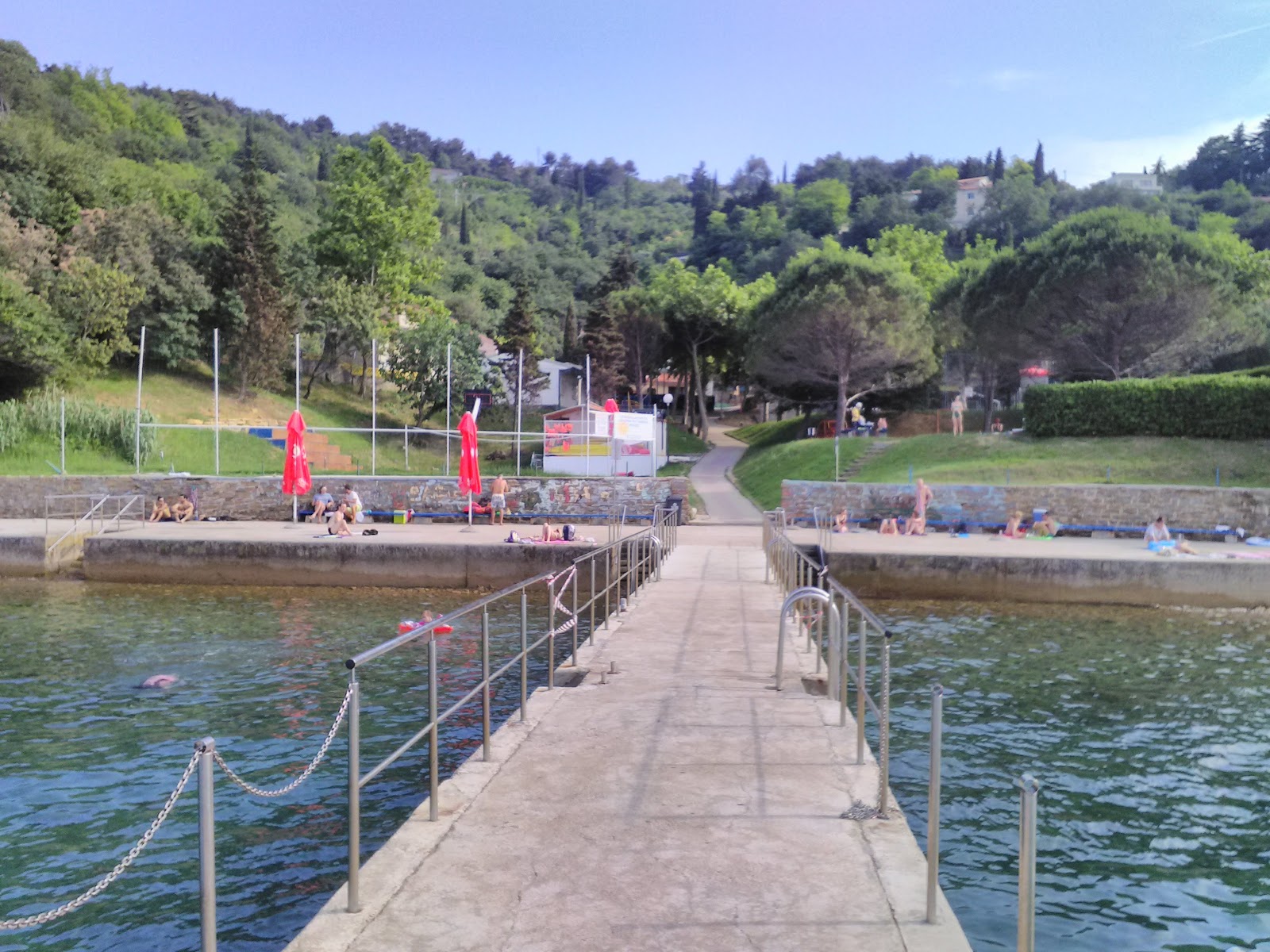 Photo de Pacug beach situé dans une zone naturelle