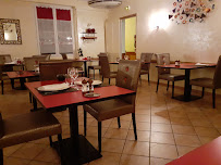 Atmosphère du Restaurant Logis Hôtel de Paris à Jaligny-sur-Besbre - n°2