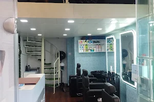 Pearl unisex salon image