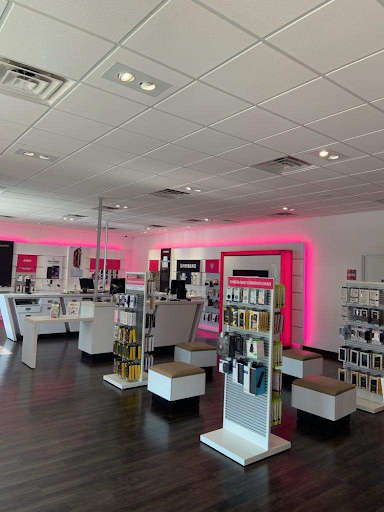 Cell Phone Store «T-Mobile», reviews and photos, 1700 Precinct Line Rd #200, Hurst, TX 76054, USA