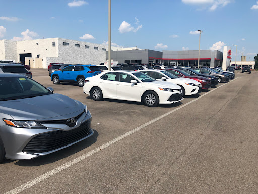 Toyota Dealer «Voss Toyota», reviews and photos, 2110 Heller Dr, Dayton, OH 45434, USA