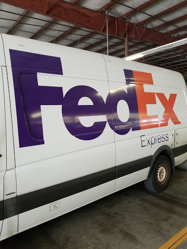 Shipping and Mailing Service «FedEx Ship Center», reviews and photos, 5101 W Waters Ave, Tampa, FL 33634, USA