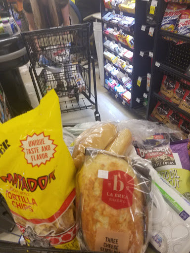 Grocery Store «D & W Fresh Market», reviews and photos, 2103 Parkview Ave, Kalamazoo, MI 49008, USA
