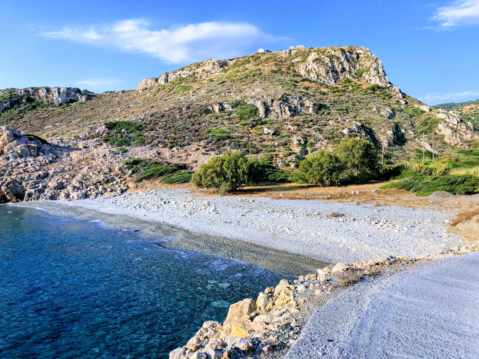 Agios Pelagia beach III'in fotoğrafı gri çakıl taşı yüzey ile