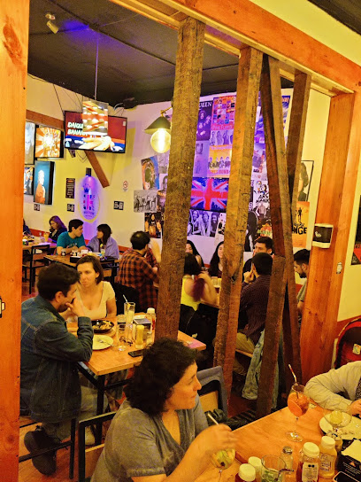 UK Bar Restaurant - P.º Almte. Montt 129, Valparaíso, Chile