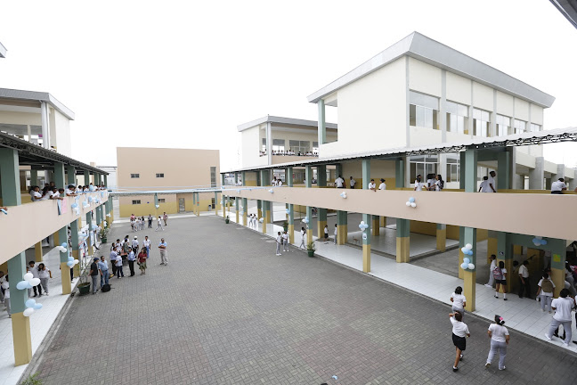 Colegio Replica Nuevo Guayaquil