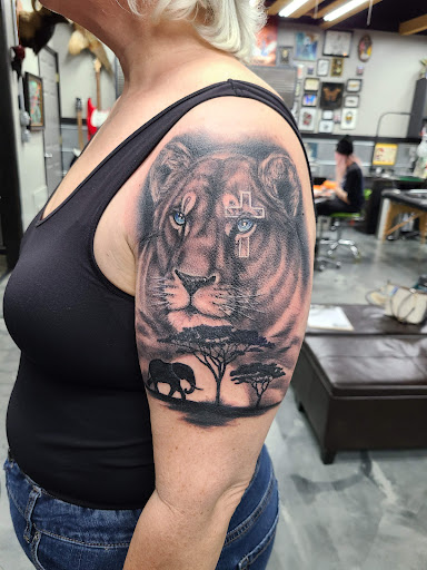 Tattoo Shop «Straight Edge Tattoo and Body Piercing», reviews and photos, 2285 NW Broad St, Murfreesboro, TN 37129, USA