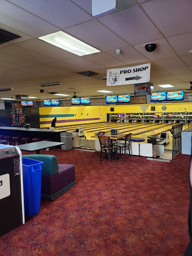 Sports Bar «Crown Lanes Bowling Center & Sports Bar», reviews and photos, 2325 S Federal Blvd, Denver, CO 80219, USA