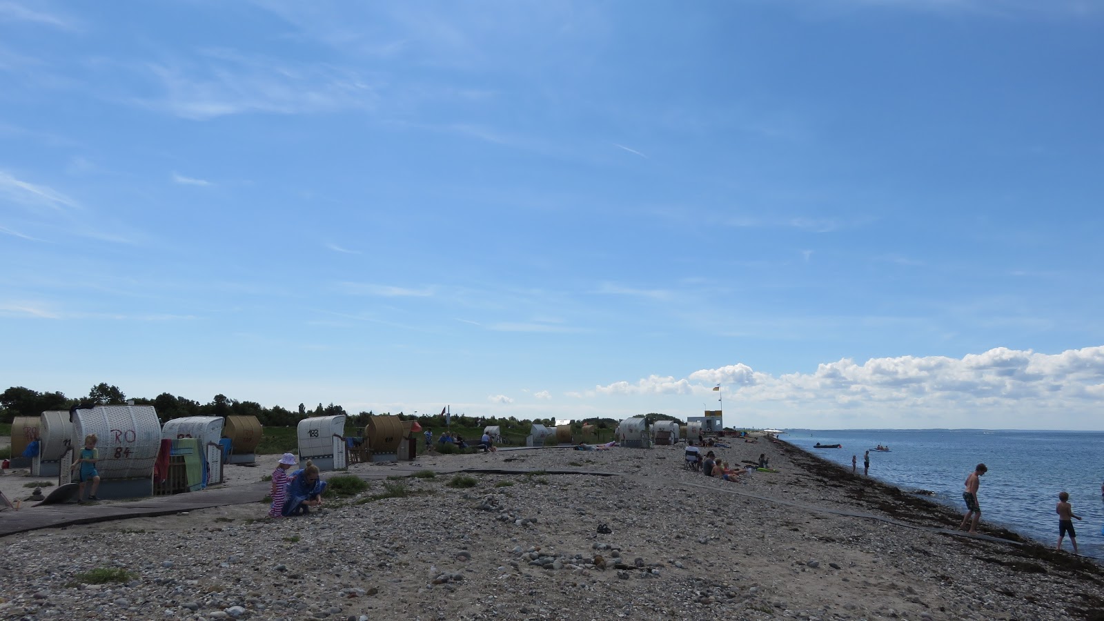 Foto von Bojendorfer strand und die siedlung