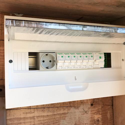 LEGYENÁRAM - Villanyszerelő