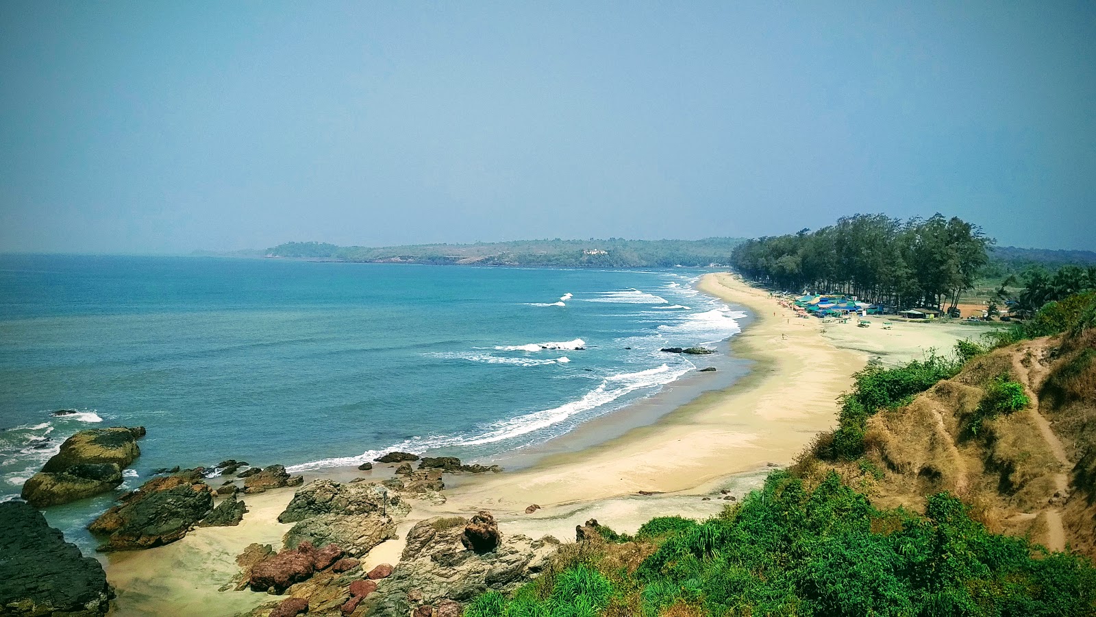 Photo de Querim Beach zone des équipements