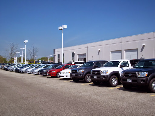 Car Dealer «Classic Toyota», reviews and photos, 515 N Green Bay Rd, Waukegan, IL 60085, USA