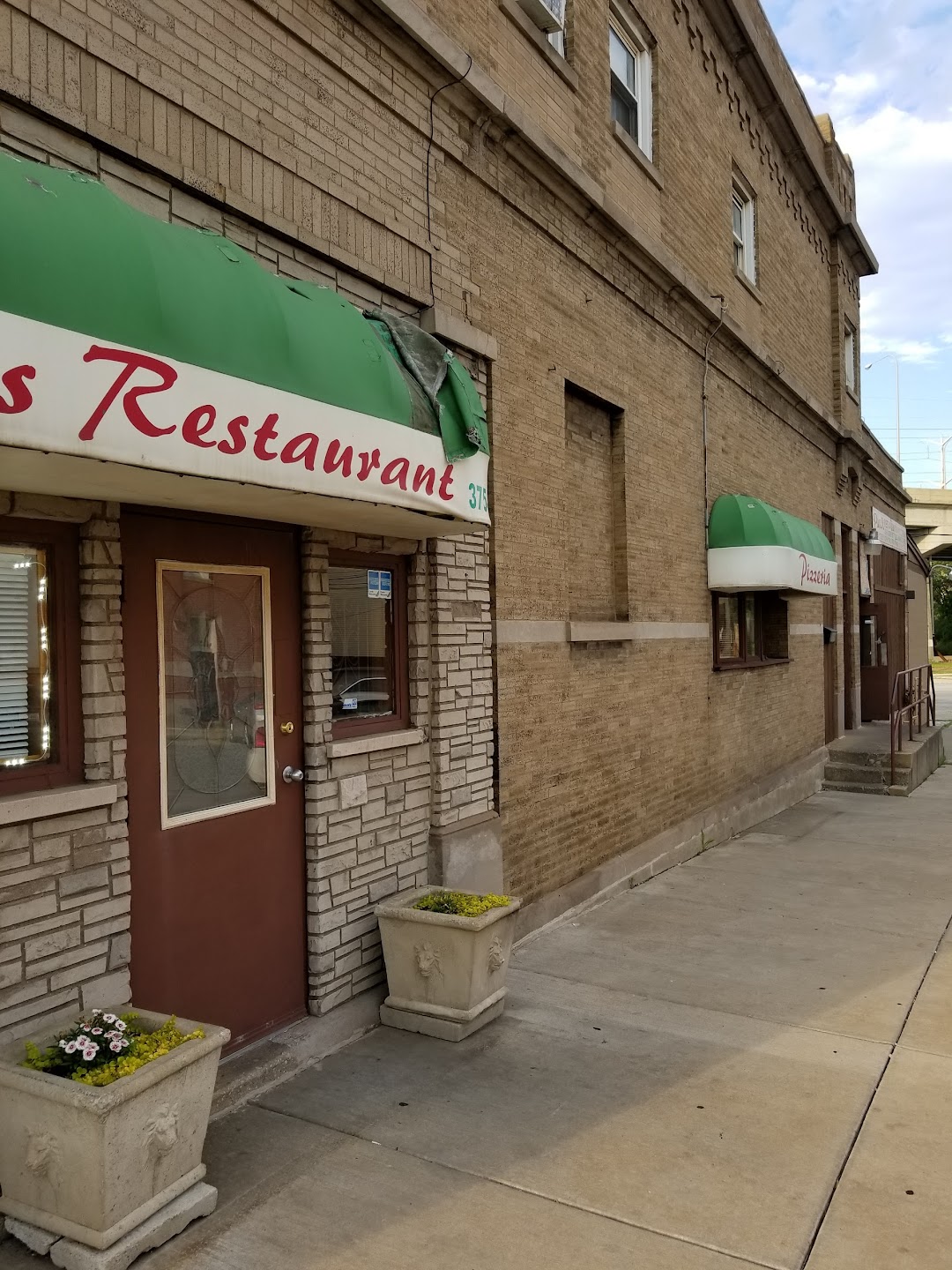 Puccis Restaurant & Pizzeria