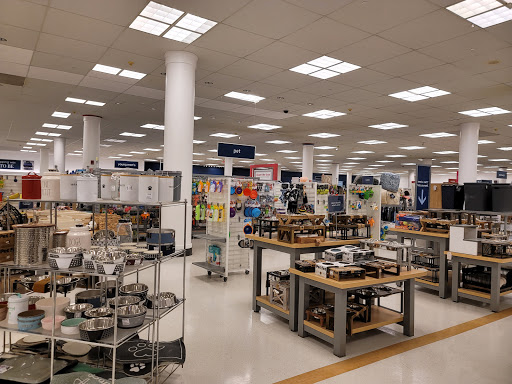 Shopping Mall «Liberty Tree Mall», reviews and photos, 100 Independence Way, Danvers, MA 01923, USA