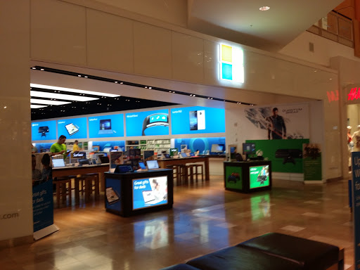Computer Store «Microsoft Store - Chandler Fashion Center», reviews and photos, 3111 W Chandler Blvd, Chandler, AZ 85226, USA