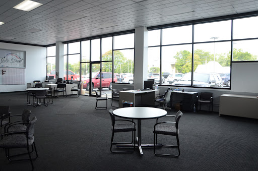 Car Dealer «Auto Villa», reviews and photos, 302 S Lake St, Grayslake, IL 60030, USA