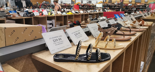 Shoe Store «DSW Designer Shoe Warehouse», reviews and photos, 19401 Alderwood Mall Pkwy, Lynnwood, WA 98036, USA