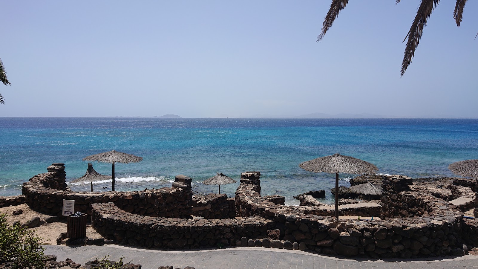 Foto von Playa de Montana Roja und die siedlung