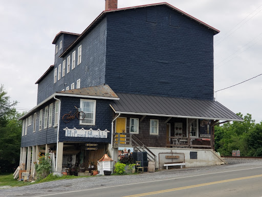 Antique Furniture Store «Hip and Humble», reviews and photos, 401 E Main St, Berryville, VA 22611, USA