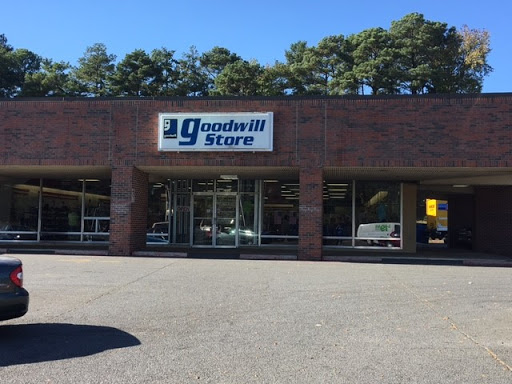 Thrift Store «Goodwill Store and Donation Center», reviews and photos, 2904 S University Ave, Little Rock, AR 72204, USA
