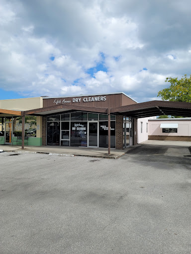 Dry Cleaner «Fifth Avenue Dry Cleaners», reviews and photos, 2146 5th Ave, Vero Beach, FL 32960, USA