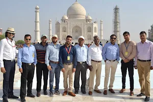 Taj Mahal Tour Guide Family Group image