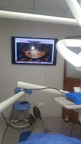 Dra. Cecilia Gallardo Centro De Implantes y Odontológico - Dentista