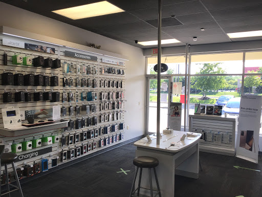 Cell Phone Store «GoWireless Verizon Authorized Retailer», reviews and photos, 1253 N Hamilton Rd, Gahanna, OH 43230, USA