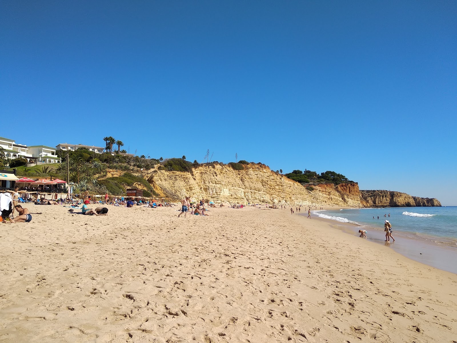 Photo de Praia de Porto de Mos avec un niveau de propreté de très propre