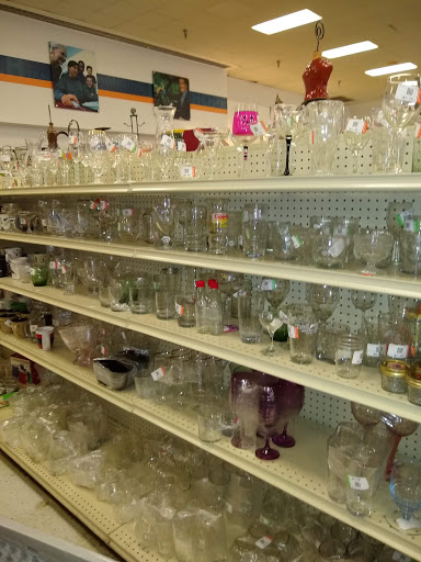 Thrift Store «Goodwill of North Georgia: Kennesaw Store and Donation Center», reviews and photos, 2500 Cobb Pkwy N, Kennesaw, GA 30152, USA