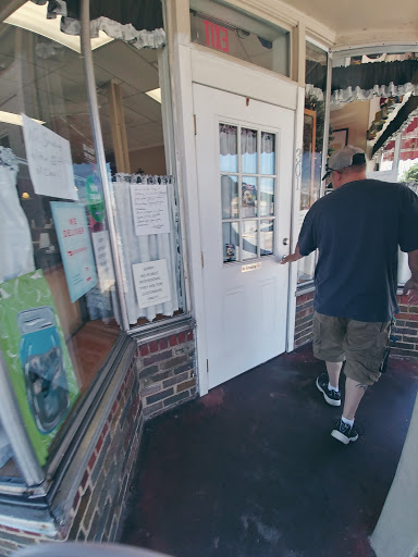 American Restaurant «Two Dads Cafe n Catering», reviews and photos, 301 E Sullivan St, Kingsport, TN 37660, USA