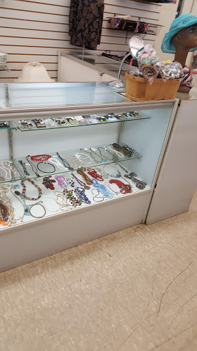 Thrift Store «Maj-R Thrift & Discount Store Grandview», reviews and photos, 1500 Main St, Grandview, MO 64030, USA