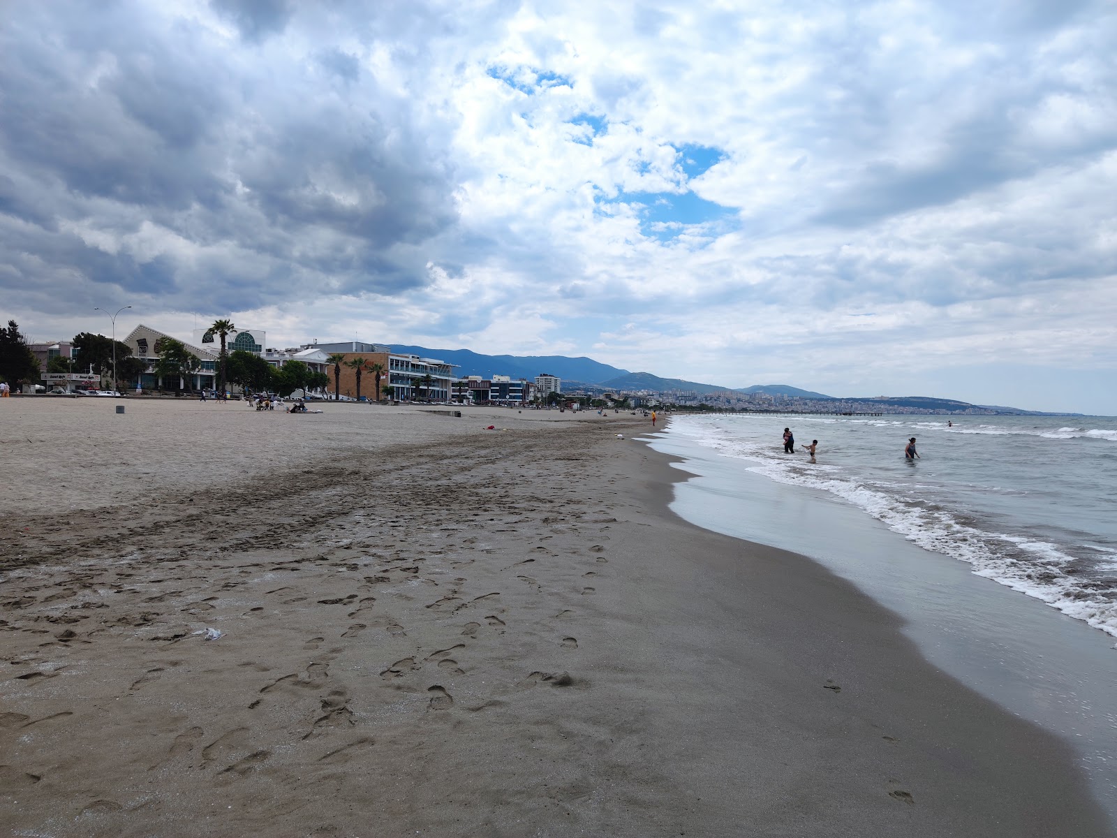 Φωτογραφία του Atakum Beach με καθαρό νερό επιφάνεια