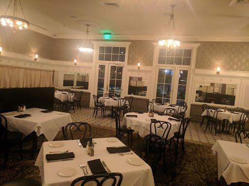 Shopping Mall «Acadian Village Shopping Center», reviews and photos, 3535 Perkins Rd, Baton Rouge, LA 70808, USA