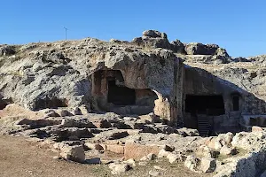 Han Cave image