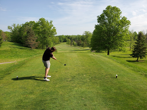 Public Golf Course «St Denis Golf Club & Party Center», reviews and photos, 10660 Chardon Rd, Chardon, OH 44024, USA