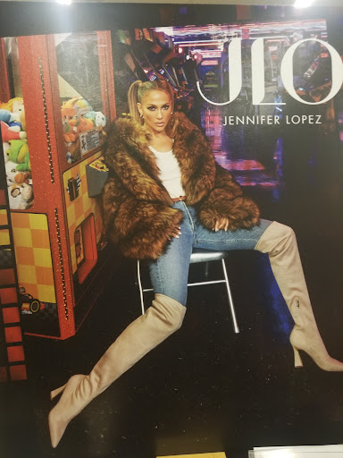 Shoe Store «DSW Designer Shoe Warehouse», reviews and photos, 1065 Woodland Rd, Reading, PA 19610, USA