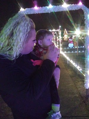Crown Point Parkway, Christmas lights - photo 51