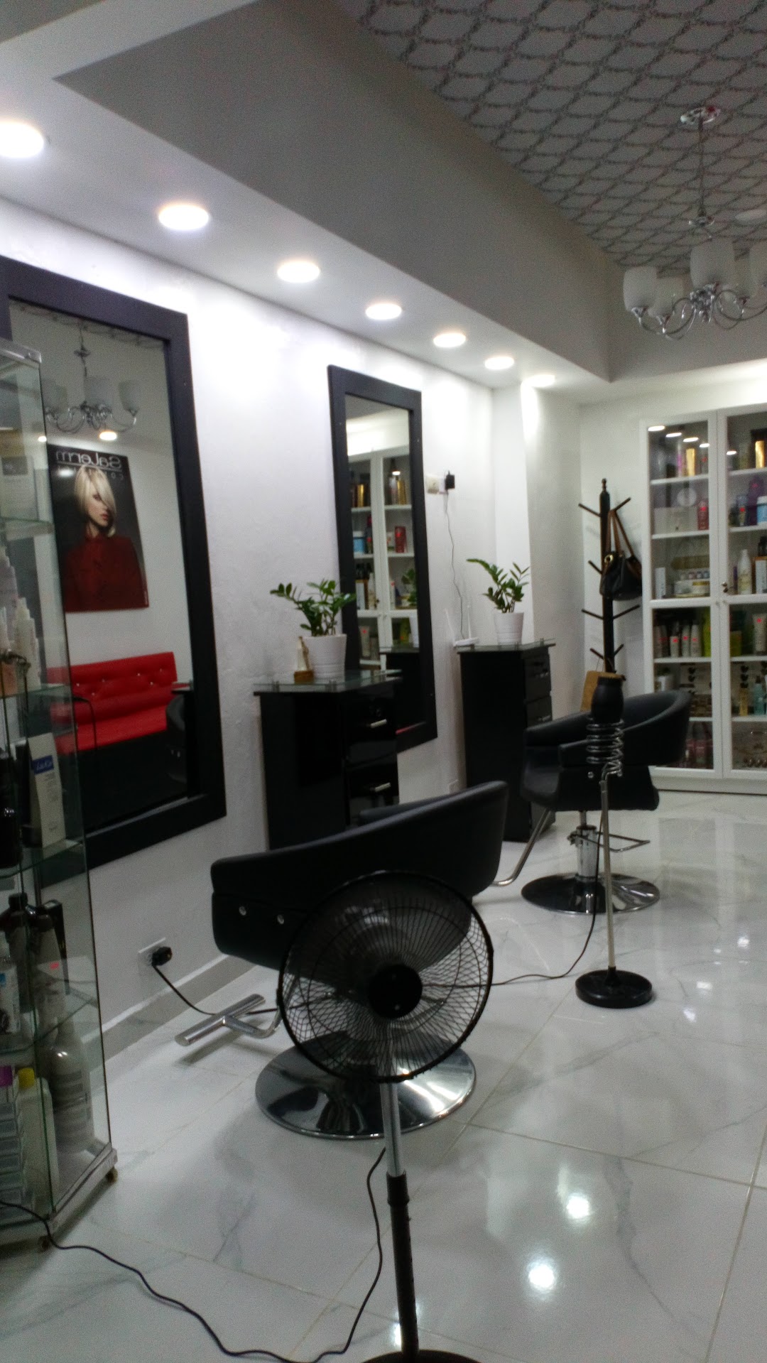 D Saira beauty salon
