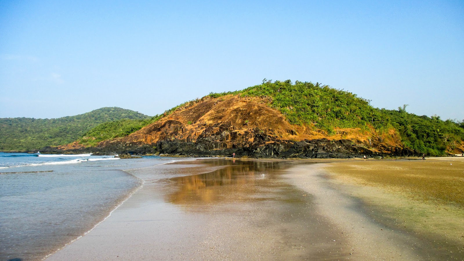 Foto de Dandebag Beach com água turquesa superfície