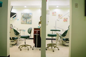 Arch Dental Clinic image